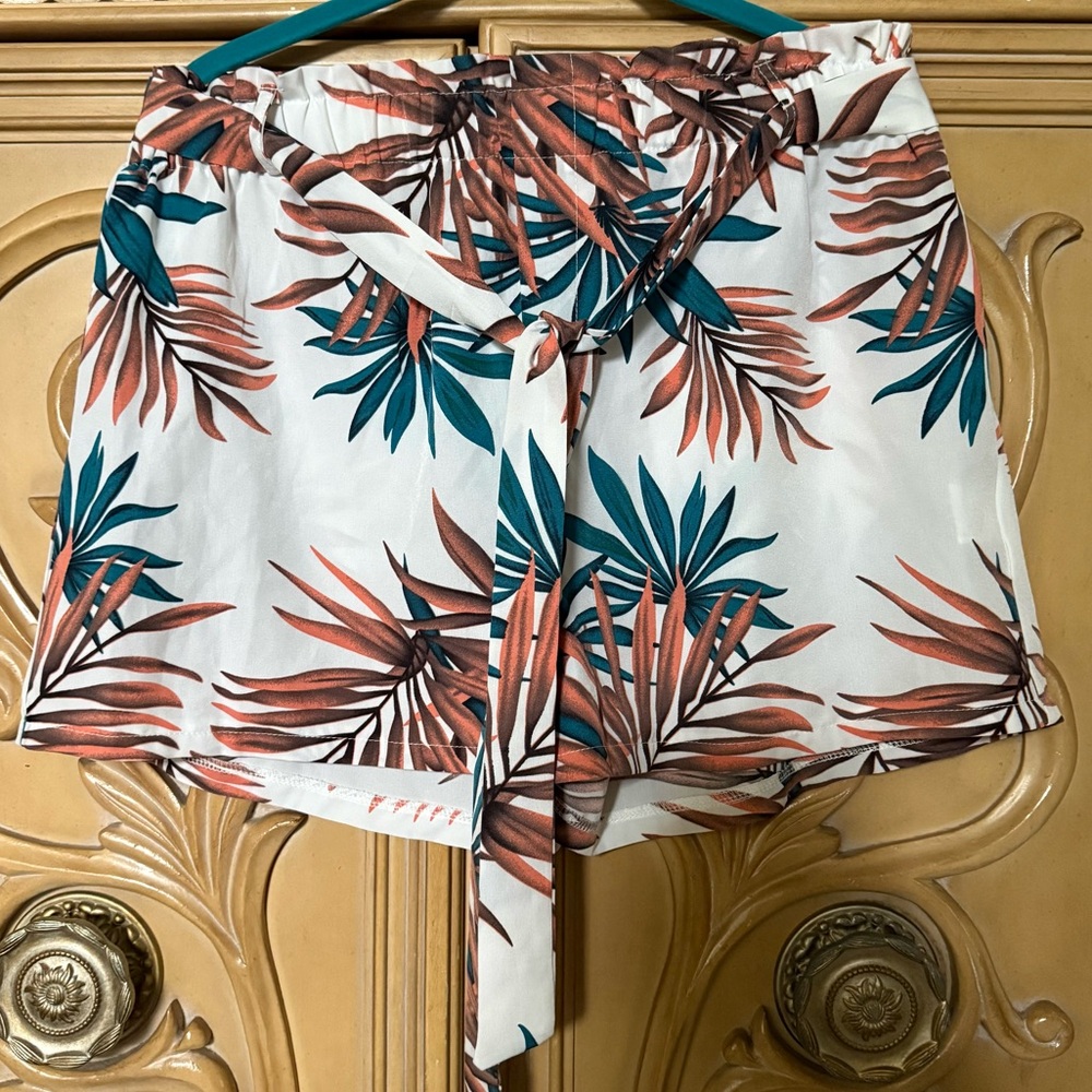Shein shorts wTropical Print White elastic waist & tie guc sz L fits like M